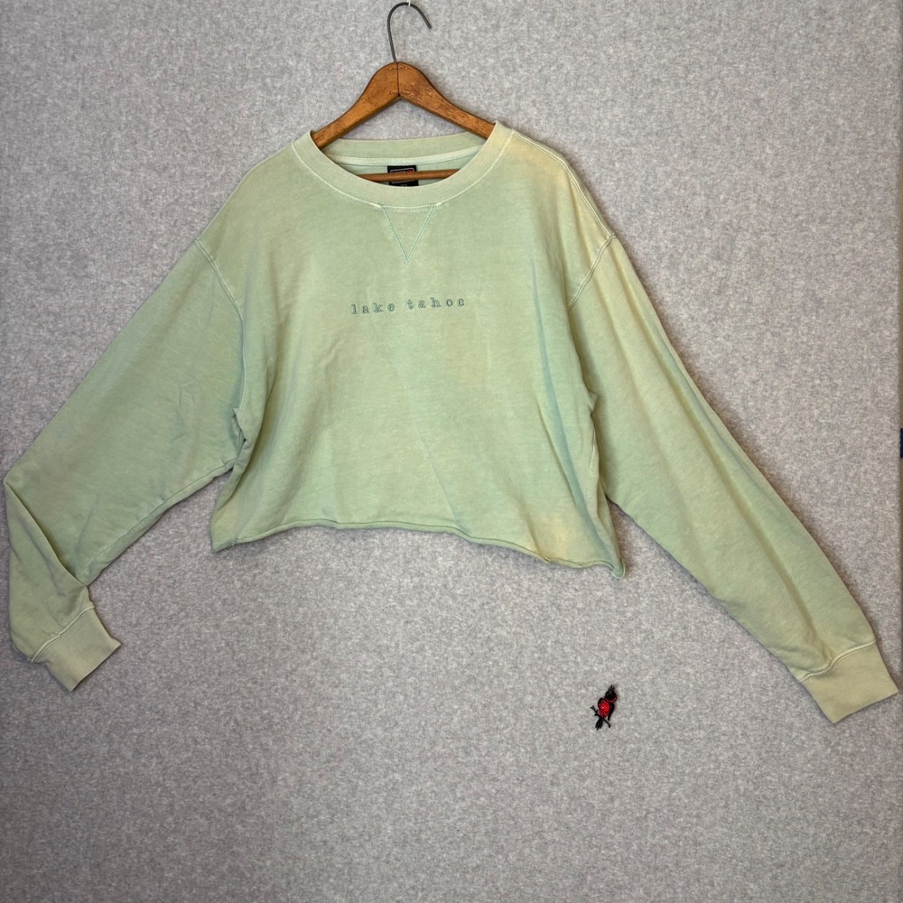 Outfitters Trading Co Lake Tahoe Women's‎ Large Cropped Sweatshirt Sage Green